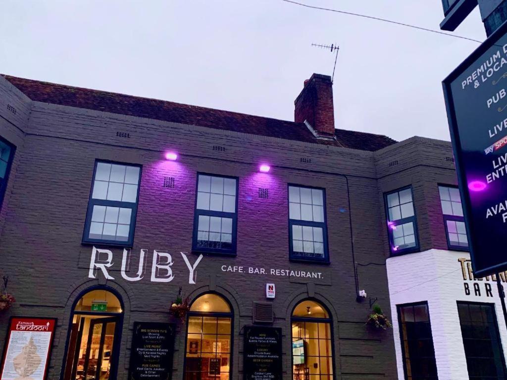Oyo Ruby Pub & Hotel Brighton Exteriör bild